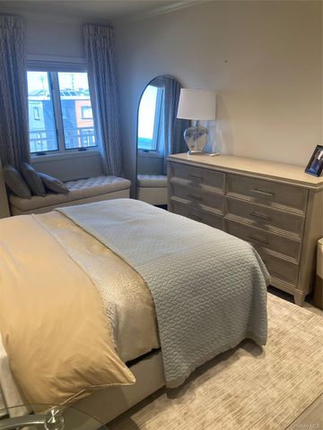 780 W Broadway 3G, Long Beach, NY 11561