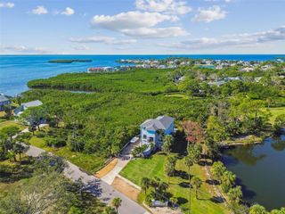1602 SEA BREEZE DRIVE, Tarpon Springs, FL 34689