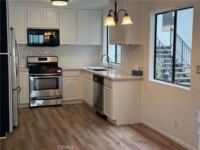 950 W Lambert 11, La Habra, CA 90631