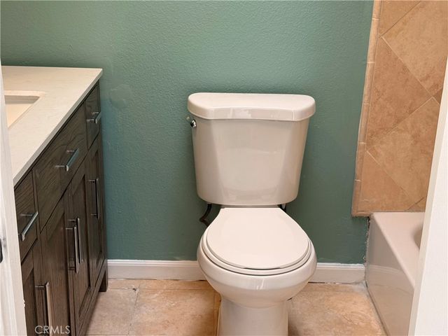 950 W Lambert 11, La Habra, CA 90631