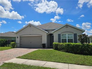 10517 Canal Brook LN, Lehigh Acres, FL 33936