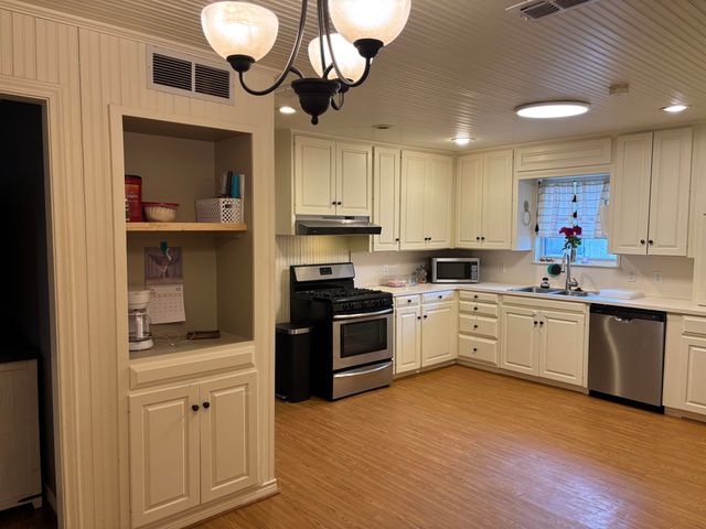 702 Elaine, Henderson, TX 75654