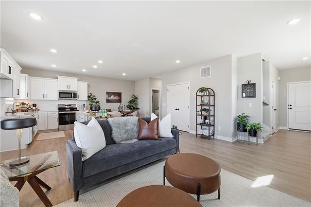 15558 E 47th Terrace, Kansas City, MO 64136