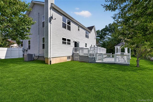 296 Westchester Avenue, West Babylon, NY 11704