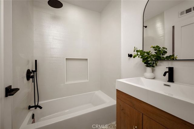 23800 Aetna Street, Woodland Hills, CA 91367