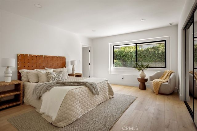 23800 Aetna Street, Woodland Hills, CA 91367
