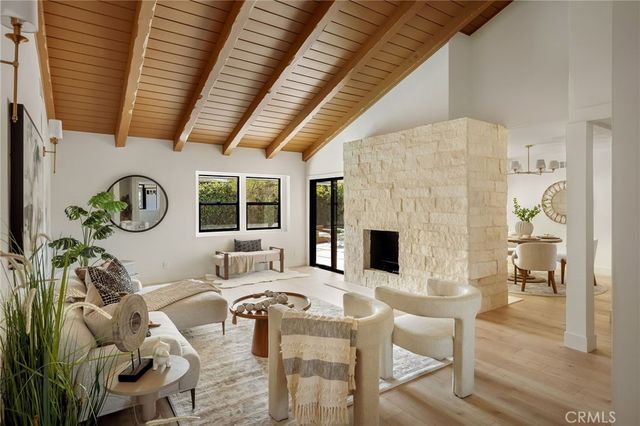 23800 Aetna Street, Woodland Hills, CA 91367