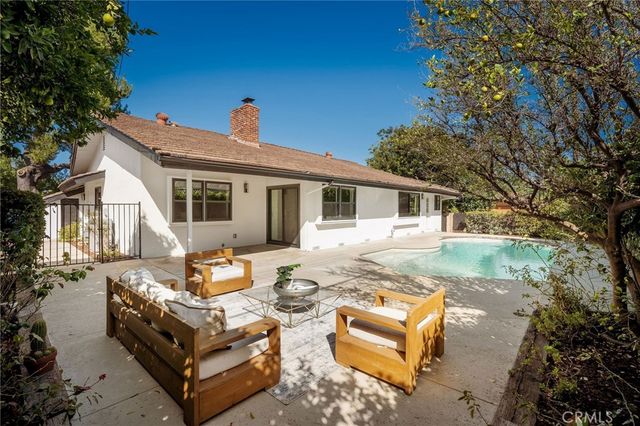 23800 Aetna Street, Woodland Hills, CA 91367