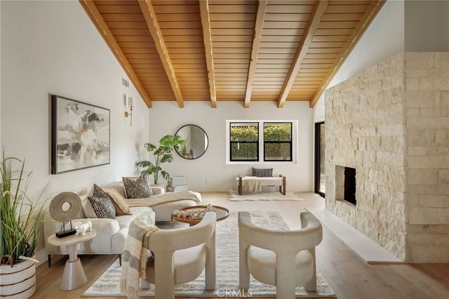 23800 Aetna Street, Woodland Hills, CA 91367