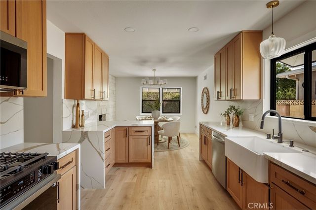 23800 Aetna Street, Woodland Hills, CA 91367