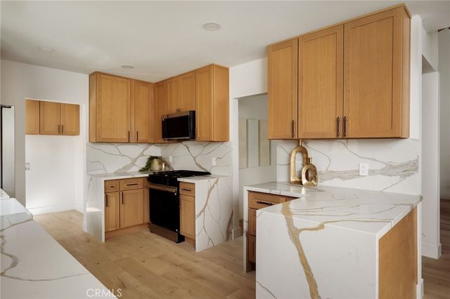 23800 Aetna Street, Woodland Hills, CA 91367