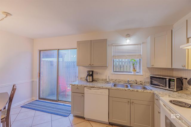 226 E 24th Avenue 15, Gulf Shores, AL 36542