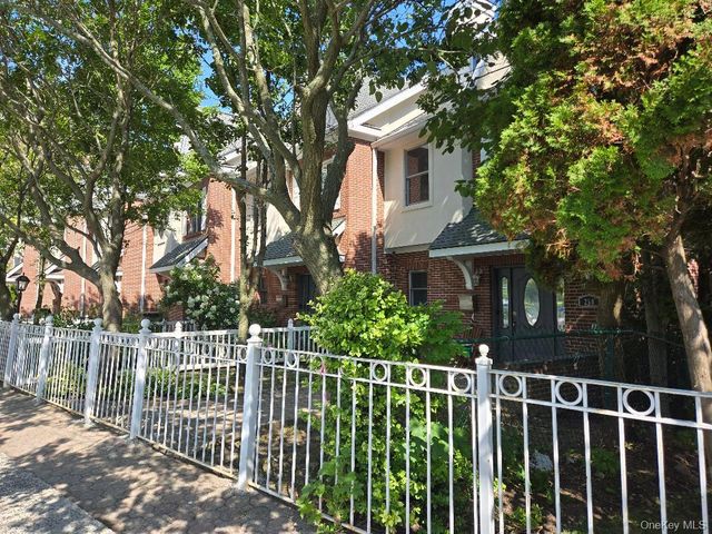 240-250 Pelham Road, New Rochelle, NY 10805