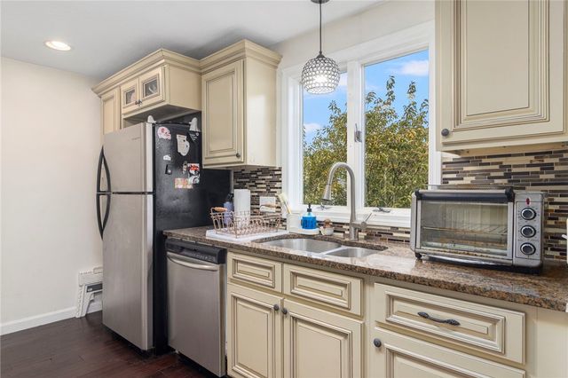 58 Needle Grove Point D, North Providence, RI 02904