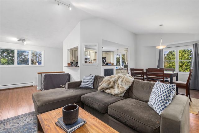 58 Needle Grove Point D, North Providence, RI 02904