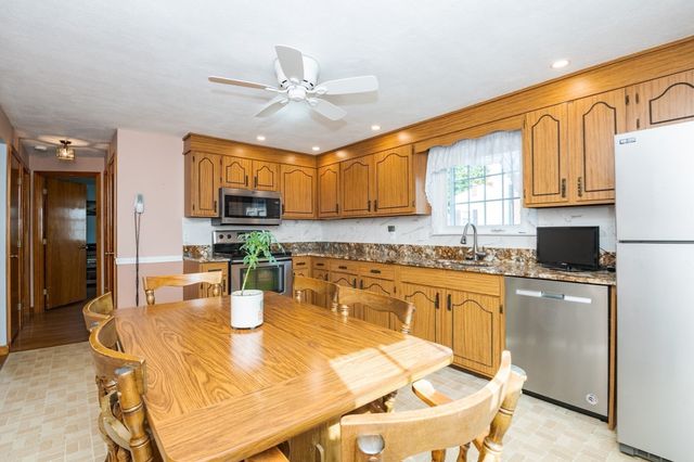 19 Sabino Farm Rd, Peabody, MA 01960