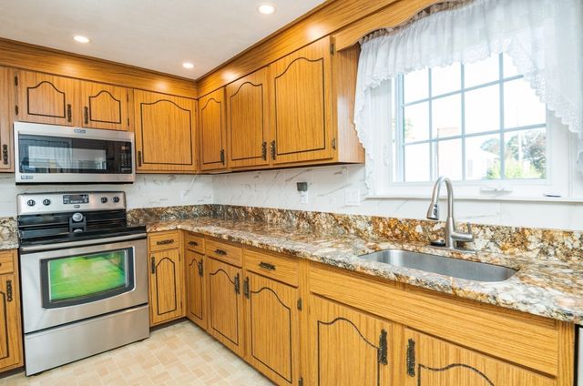 19 Sabino Farm Rd, Peabody, MA 01960