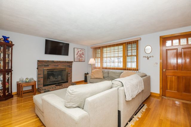 19 Sabino Farm Rd, Peabody, MA 01960