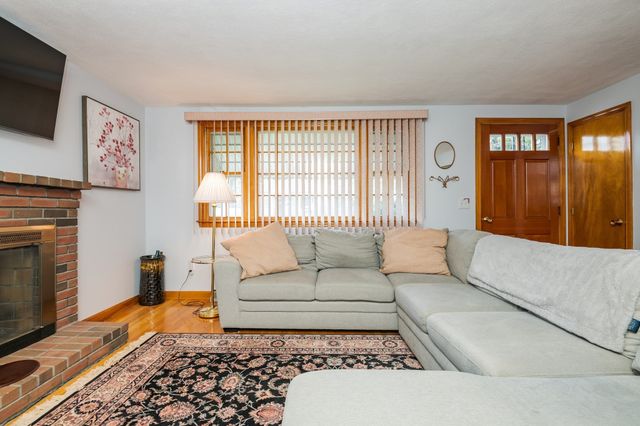 19 Sabino Farm Rd, Peabody, MA 01960