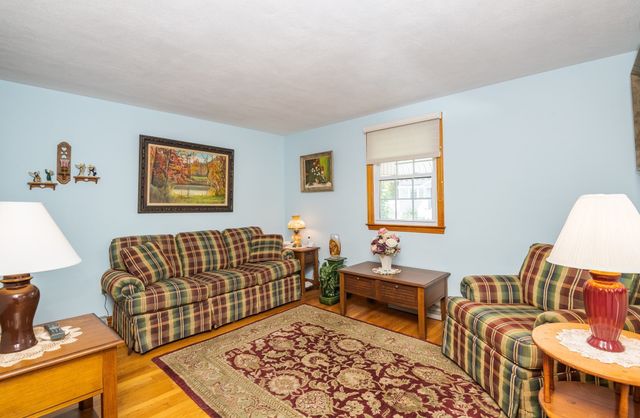 19 Sabino Farm Rd, Peabody, MA 01960