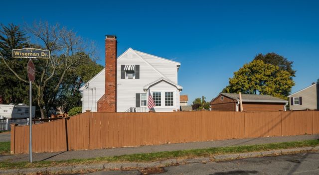 19 Sabino Farm Rd, Peabody, MA 01960