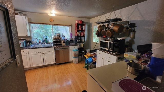 927 Clay Avenue, Raymond, WA 98577