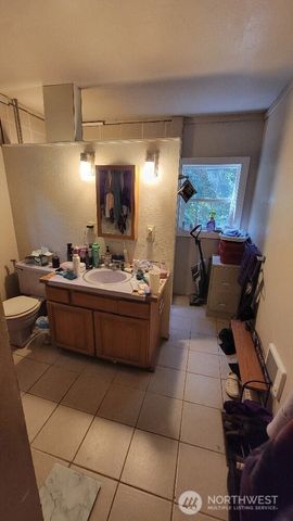 927 Clay Avenue, Raymond, WA 98577