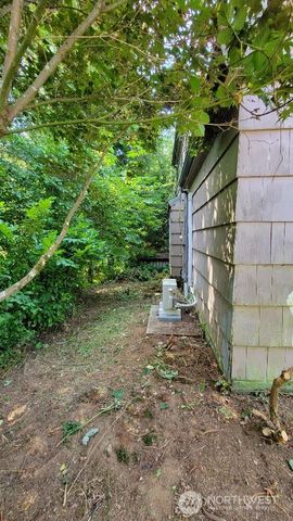 927 Clay Avenue, Raymond, WA 98577