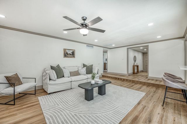6474 N 5th Street, Fresno, CA 93710
