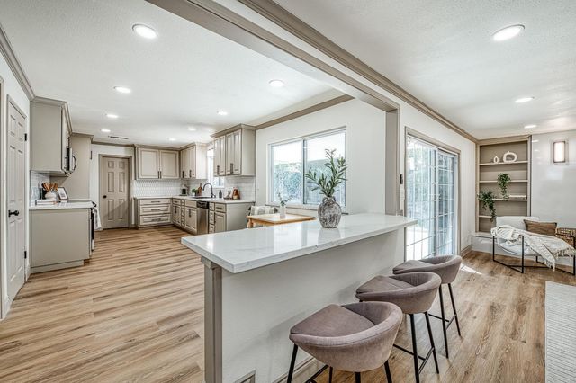 6474 N 5th Street, Fresno, CA 93710