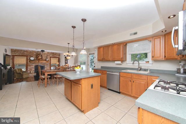 101 HANDLER DR, Burlington Township, NJ 08016