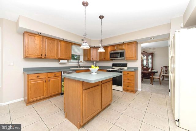 101 HANDLER DR, Burlington Township, NJ 08016