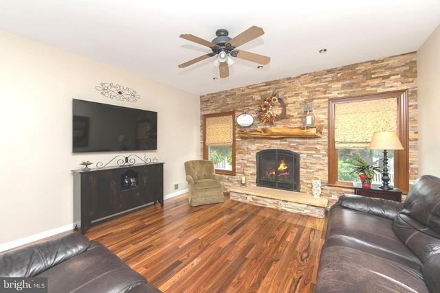 101 HANDLER DR, Burlington Township, NJ 08016