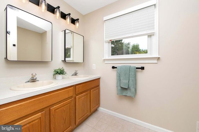 101 HANDLER DR, Burlington Township, NJ 08016