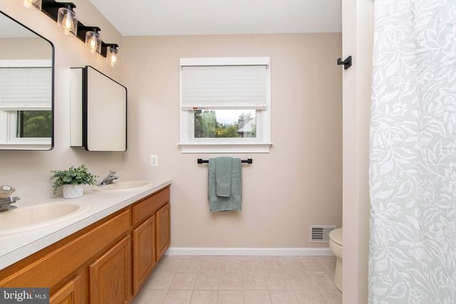 101 HANDLER DR, Burlington Township, NJ 08016