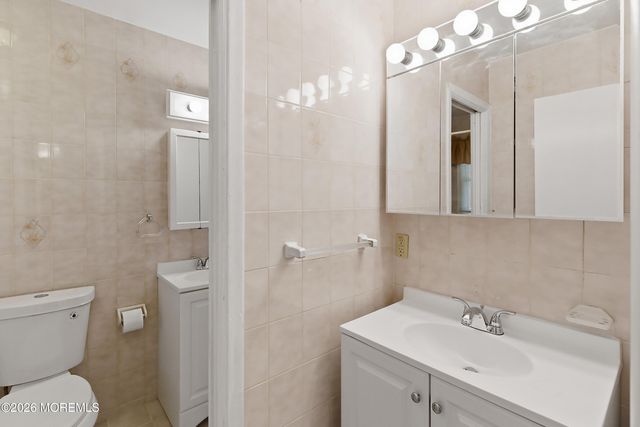 5 Lone Oak Road, Middletown, NJ 07748