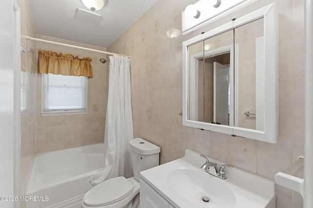 5 Lone Oak Road, Middletown, NJ 07748