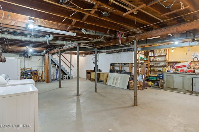 5 Lone Oak Road, Middletown, NJ 07748