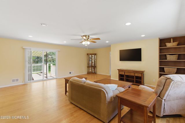 5 Lone Oak Road, Middletown, NJ 07748