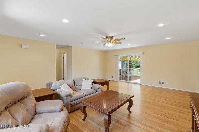 5 Lone Oak Road, Middletown, NJ 07748