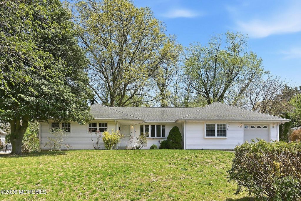 5 Lone Oak Road, Middletown, NJ 07748