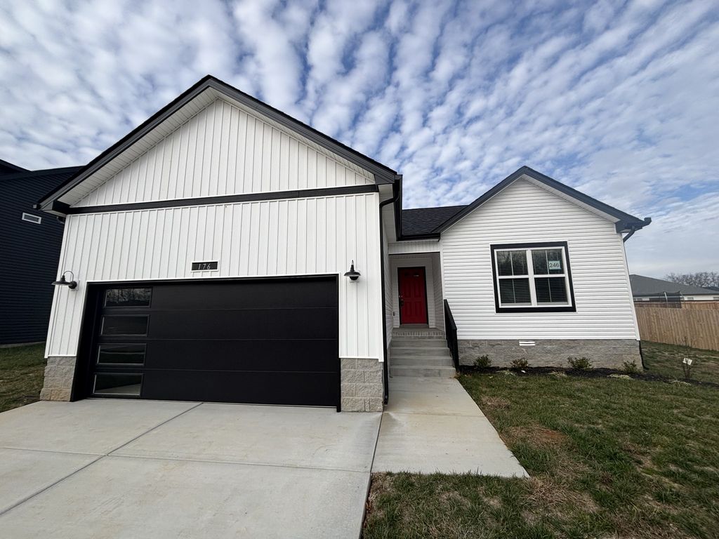 176 Leitrim Dr, Clarksville, TN 37042