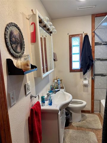 3704 Richmond Road NE, Cedar Rapids, IA 52402