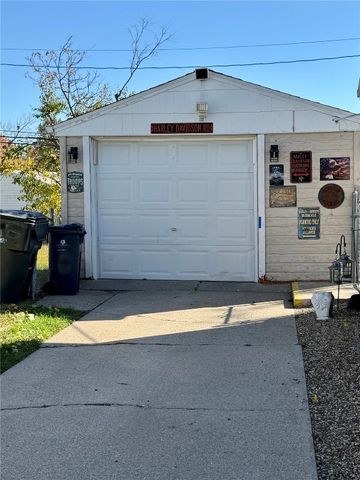 3704 Richmond Road NE, Cedar Rapids, IA 52402