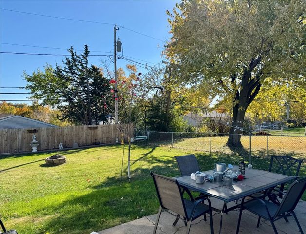 3704 Richmond Road NE, Cedar Rapids, IA 52402