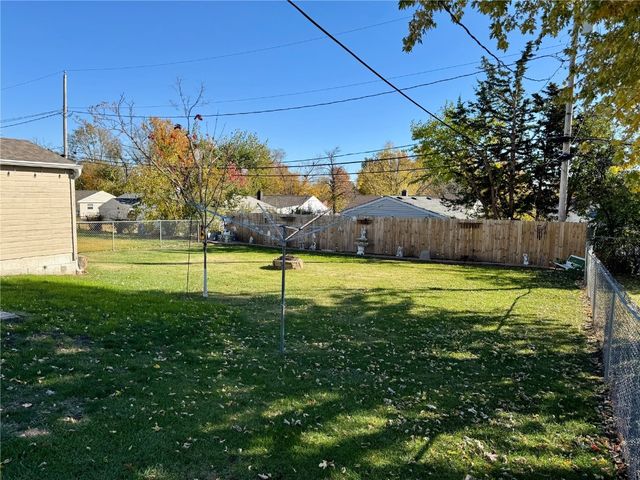 3704 Richmond Road NE, Cedar Rapids, IA 52402