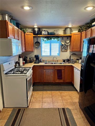 3704 Richmond Road NE, Cedar Rapids, IA 52402