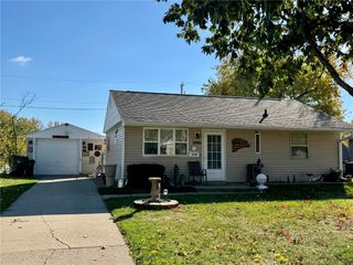 3704 Richmond Road NE, Cedar Rapids, IA 52402