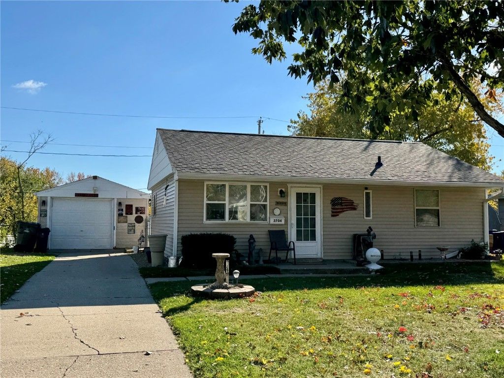 3704 Richmond Road NE, Cedar Rapids, IA 52402