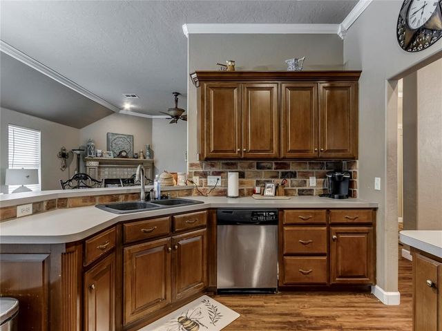 324 E Charlotte Terrace, Mustang, OK 73064